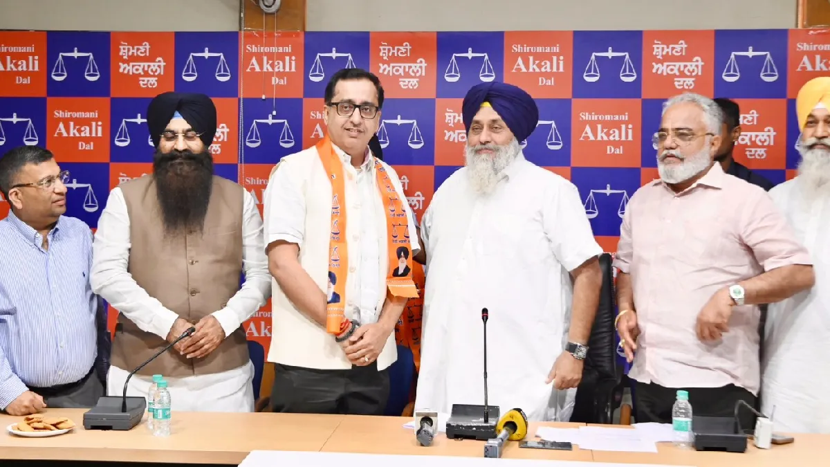 भाजपा के पूर्व मंत्री सतपाल गोसाई के पोते व प्रदेश प्रवक्ता अमित गोसाई अकाली दल में हुए शामिल