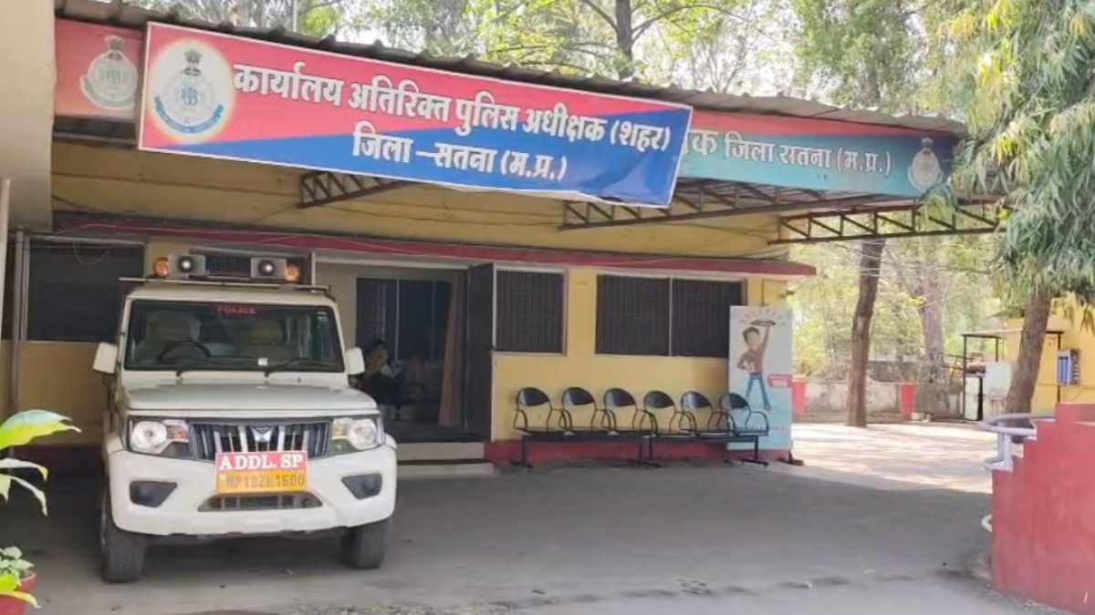 प्रतिबंध का डर दिखाकर बोरवेल मैनेजर से वसूले पांच हजार: 3 पुलिसकर्मी निलंबित, आईजी के निर्देश पर एसपी ने की कार्रवाई 