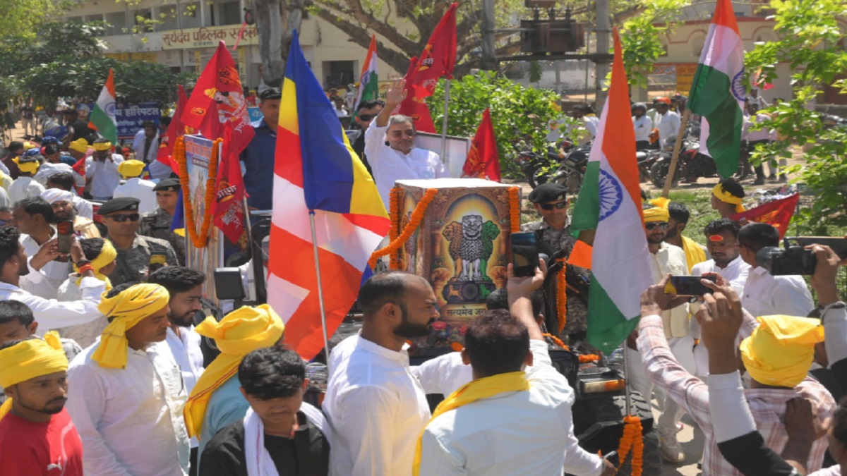 रोहतास में सम्राट अशोक जयंती पर निकाली गई भव्य शोभा यात्रा, उपेंद्र कुशवाहा हुए शामिल, मेयर ने किया प्रतिमा का अनावरण