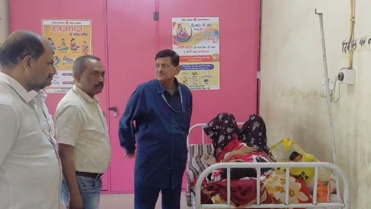 मोतिहारी: संग्रामपुर CHC में अव्यवस्था देख भड़के RDD, लापरवाह अधिकारियों को लगाई जमकर फटकार