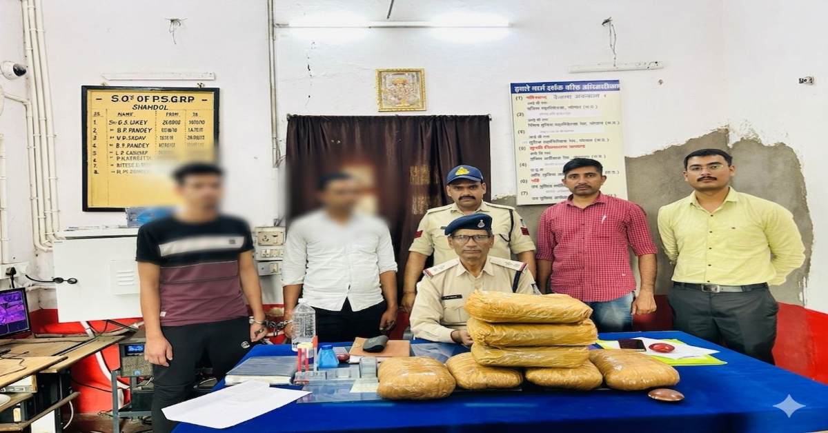 ट्रेन का अटेंडर और सुपरवाइजर निकले गांजा तस्कर: प्लेटफॉर्म से लाखों का गांजा जब्त, रेल सेवाओं की आड़ में फल-फूल रहा नेटवर्क