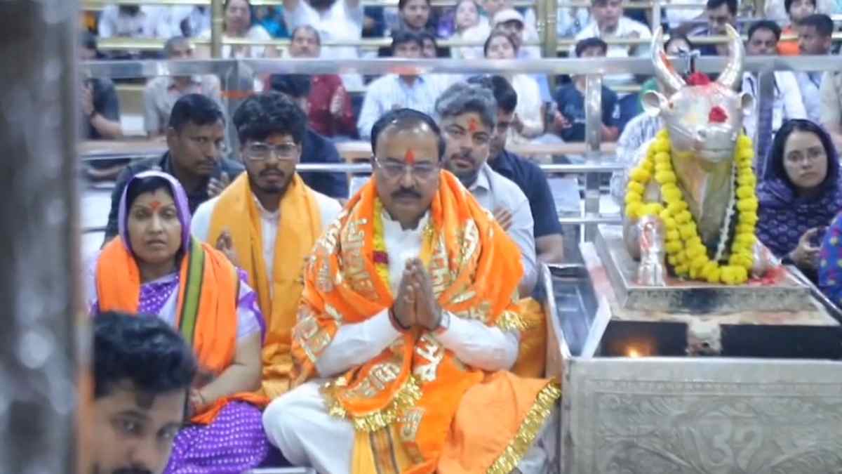 UP डिप्टी CM केशव प्रसाद मौर्य पहुंचे उज्जैन, बाबा महाकाल के किए दर्शन, शयन आरती में हुए शामिल