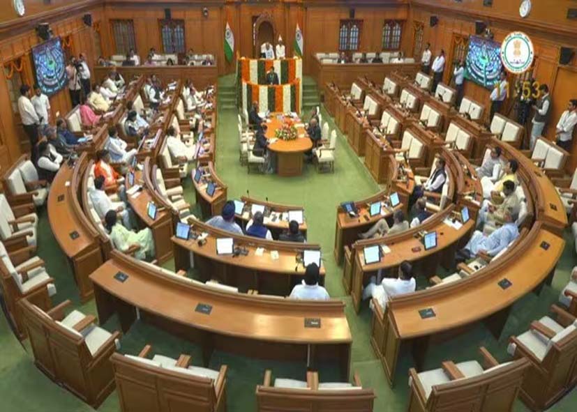 सीएम रेखा गुप्ता ने दिल्ली विधानसभा में पेश की आर्थिक सर्वेक्षण रिपोर्ट, AAP ने सत्र का बायकॉट किया