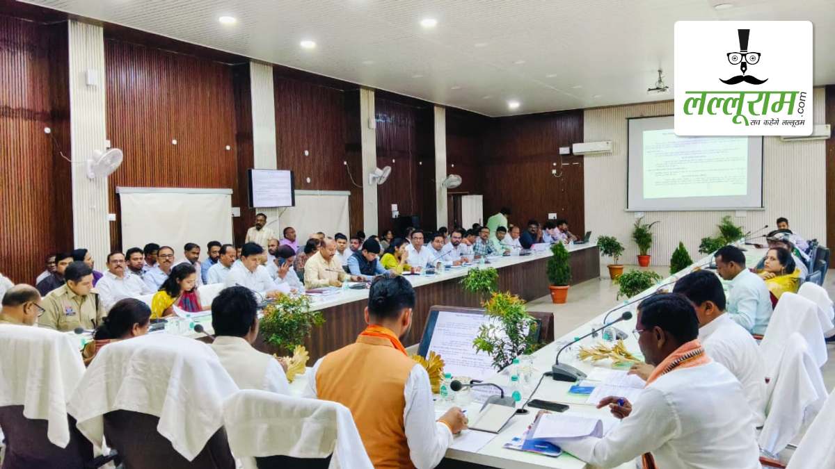 डीएमएफ फंड खर्च पर बवाल: जनप्रतिनिधियों को विश्वास में लिए बिना कार्य स्वीकृति पर सांसद-विधायक भड़के, अफसरों से पूछा- किसकी मंजूरी से हुए काम