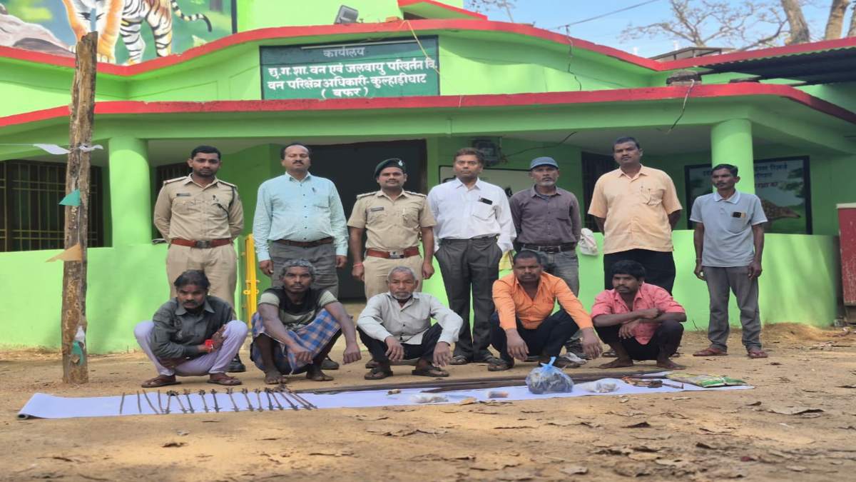 CG NEWS : हाथी दांत तस्करी का पर्दाफाश, 3 आरोपी गिरफ्तार, 4 साल से दीवार में छिपाकर रखा था दांत