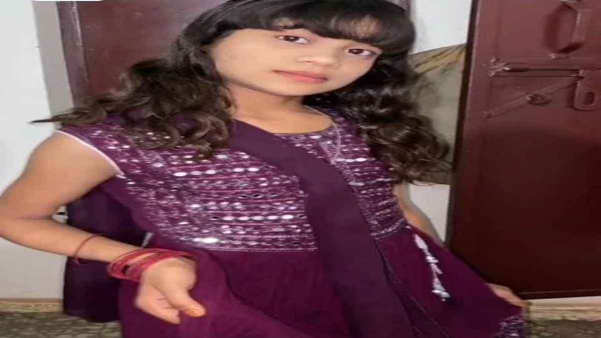 दर्दनाक हादसाः दरवाजे पर खड़ी 14 साल की किशोरी पर  बिजली खंभा गिरने से मौत, पड़ोसी की लापरवाही पड़ी भारी