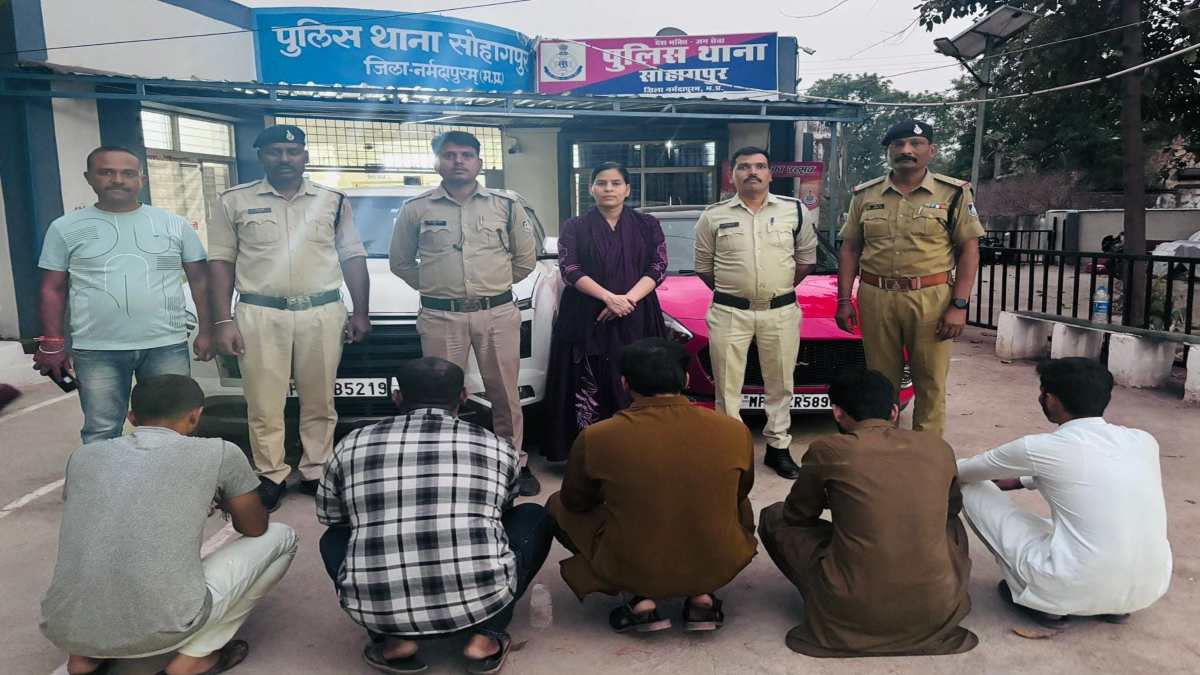 फिल्मी स्टाइल में अपहरण: ‘लाल स्विफ्ट’ से किया अगवा, ‘सफेद क्रेटा’ से दी चकमा, पुलिस के हत्थे चढ़ें 5 बदमाश