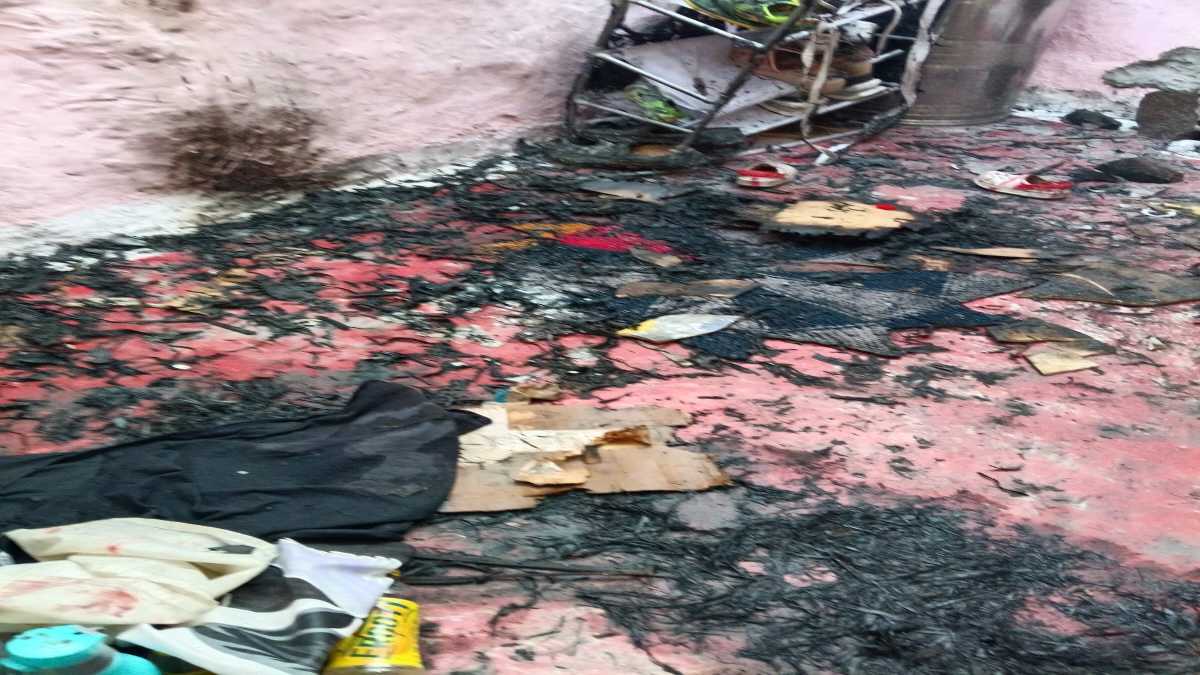 राजधानी में बदमाशों ने मचाया उत्पात: 3 युवकों ने घर में लगाई आग, सारा सामान जलकर राख, वीडियो वायरल, पीड़िता का आरोप- पुलिस ने नहीं की कोई कार्रवाई