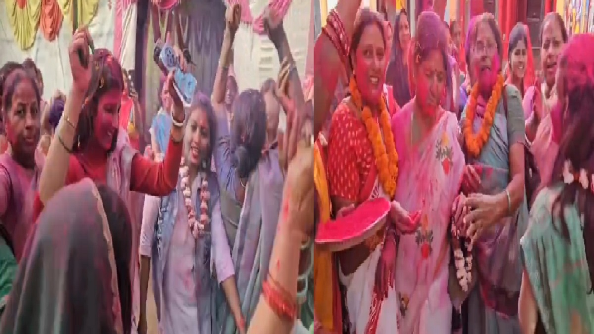 रोहतास में चरम पर फागुन का खुमार: महिलाओं ने महादेव के प्रांगण में खेली पारंपरिक होली, फागुन और कजरी गीतों पर जमकर लगाए ठुमके