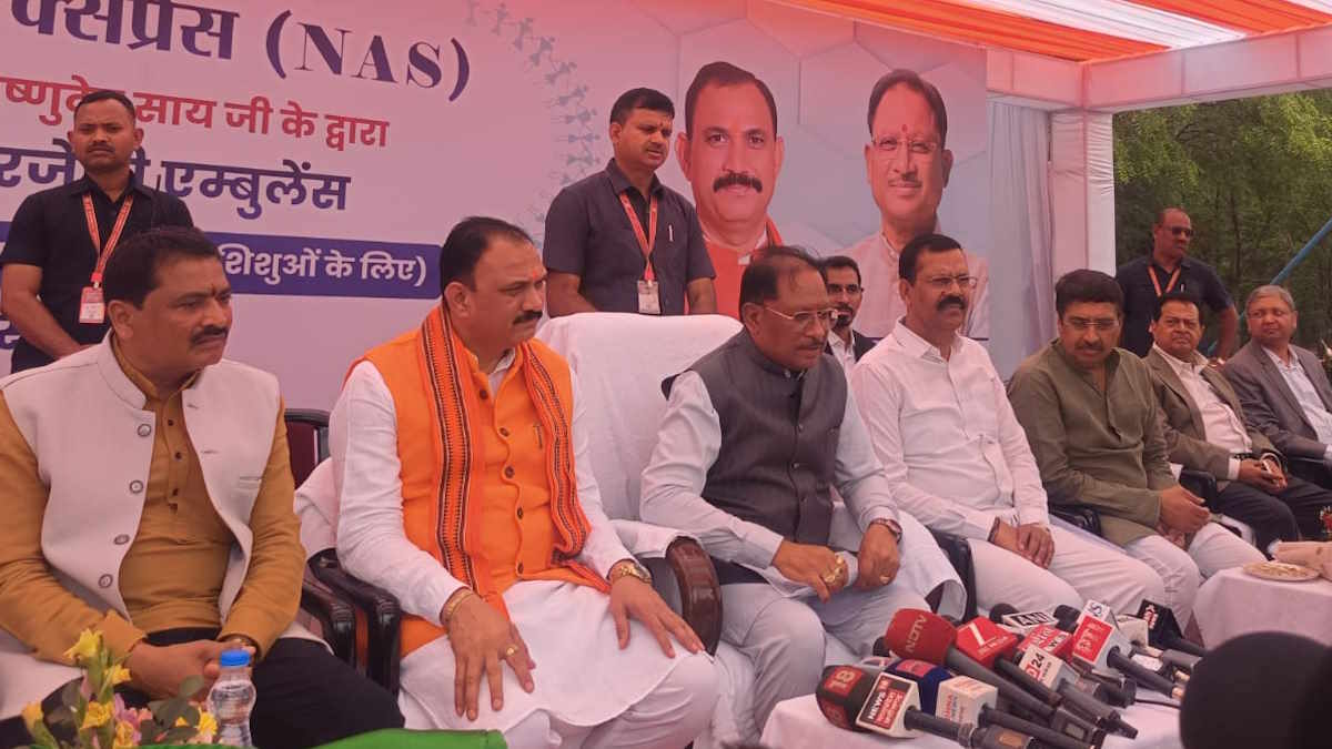 महत्वपूर्ण पहल: अब शहरी क्षेत्र में 15 मिनट में तो ग्रामीण क्षेत्रों में 30 मिनट में मिलेगी एंबुलेंस सेवा, मुख्यमंत्री साय ने 108 संजीवनी एक्सप्रेस की 375 नई एम्बुलेंस का किया लोकार्पण…