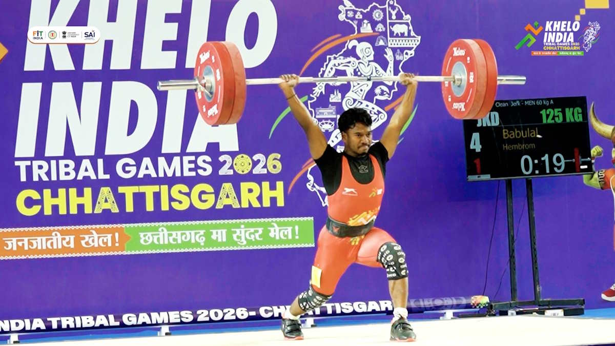 खेलो इंडिया ट्राइबल गेम्स 2026: संघर्षों से जूझते हुए बाबूलाल हेम्ब्रम एक-एक पदक जीतकर वेटलिफ्टिंग में बना रहे पहचान…
