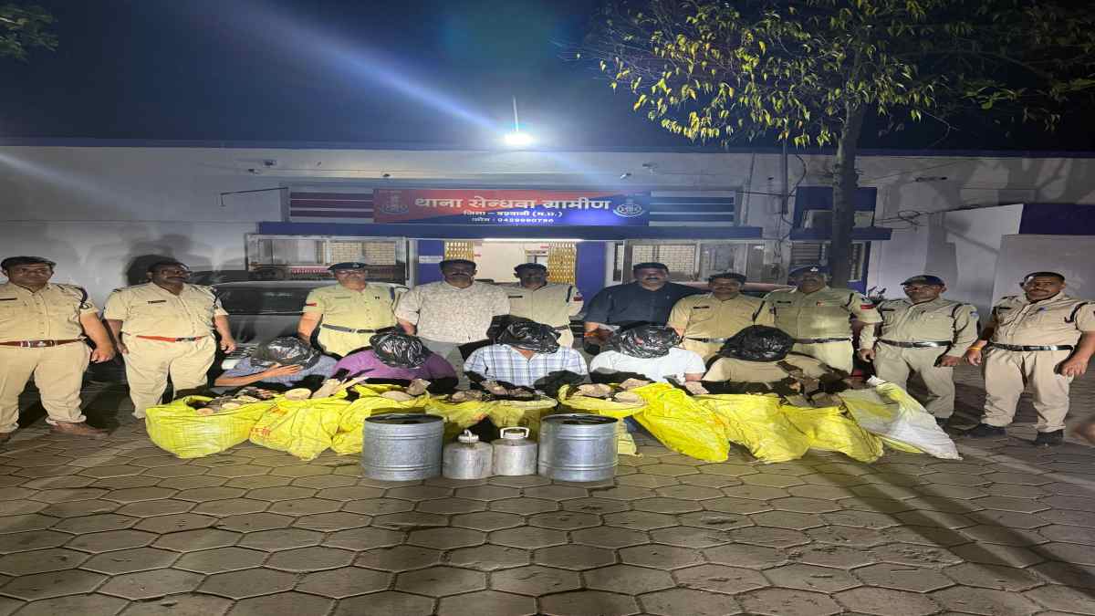 फ्लोरल फैक्ट्री में लूट का खुलासा: 10 घंटे में 5 आरोपी गिरफ्तार, चंदन लकड़ी-सुगंधित तेल समेत ये सामान लूटकर हुए थे फरार