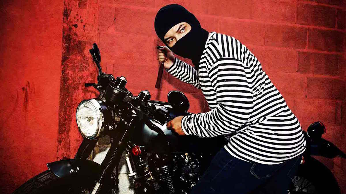 Bilaspur News: लगातार गाड़ी चोरियां, 48 घंटे के अंदर जिला कोर्ट परिसर, यूनिवर्सिटी पार्किंग और सैलून के सामने से तीन बाइक पार, पिकअप भी चोरी