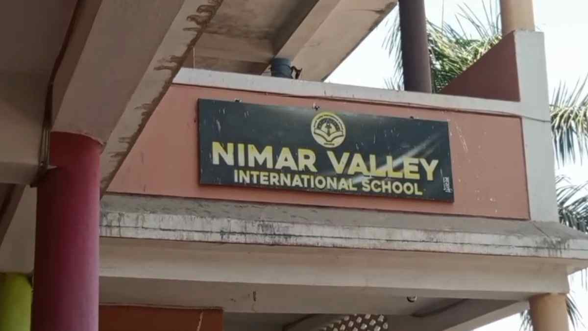 MP में गुमशुदा सामुदायिक भवन की तलाश खत्म: पूर्व विधायक ने लाखों खर्च कर बनवाया, बेटे ने अवैध कब्जा कर स्कूल में किया तब्दील