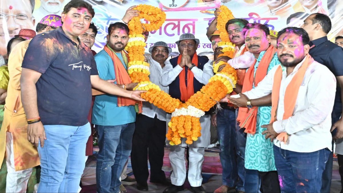 बिरगांव होली मिलन समारोह में CM साय हुए शामिल, कहा- किसानों के खातों में राशि अंतरण से दोगुनी हुई तिहार की खुशी