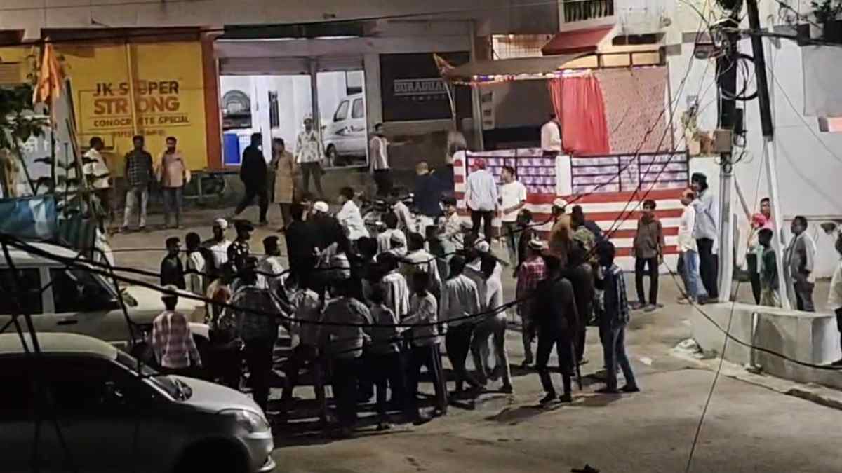 इफ्तार के खाने को लेकर ‘जंग’, रोजा खोलने के दौरान विवाद, जमकर चले लाठी-डंडे