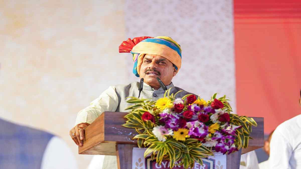 CM Dr. Mohan ने सागर में प्राइवेट यूनिवर्सिटी का किया उद्घाटन, मजदूरों के बच्चों के लिए लाइब्रेरी की घोषणा, राजगढ़ से दिल्ली के लिए हुए रवाना