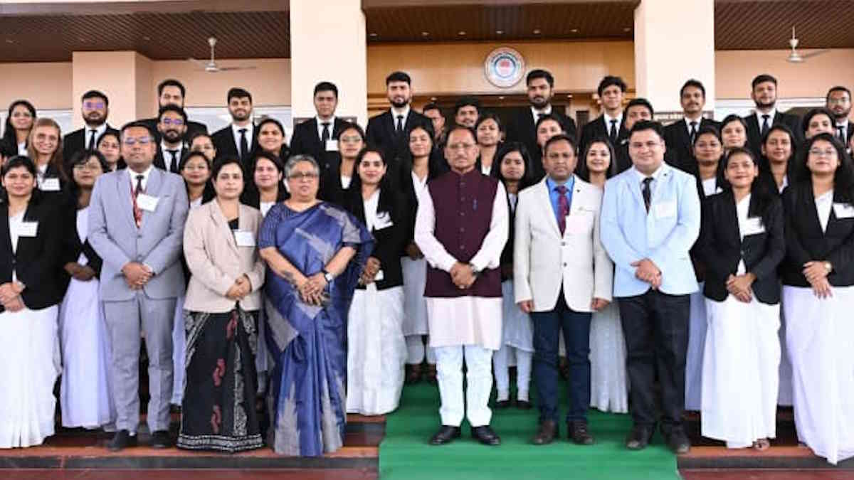 राज्य न्यायिक अकादमी के प्रशिक्षु न्यायाधीशों ने की मुख्यमंत्री से की सौजन्य मुलाकात, साय ने बधाई के साथ दी शुभकामनाएं…