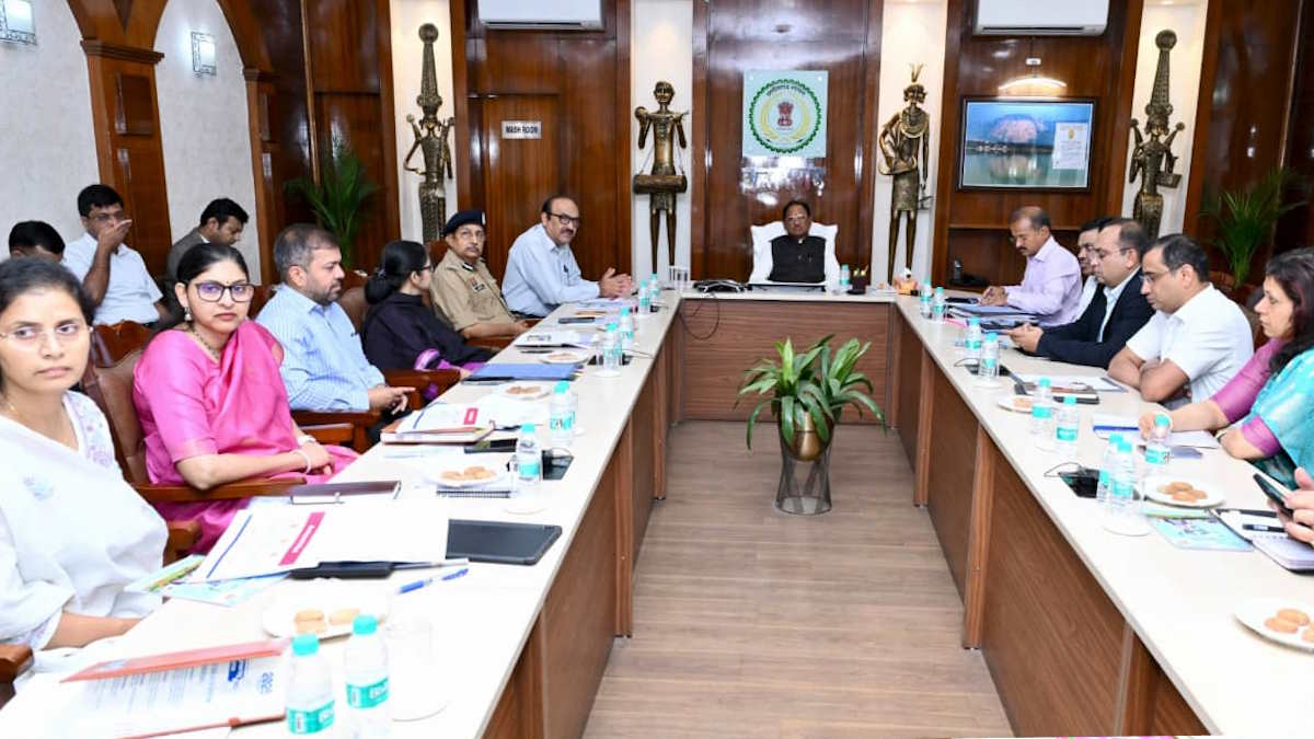 BREAKING: साय सरकार की अहम बैठक शुरू, सीएम ले रहे पेट्रोलियम पदार्थों और गैस सिलेंडरों की उपलब्धता की जानकारी