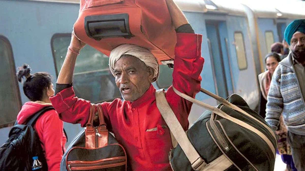 कुली बुकिंग के लिए रेल मंडल तैयार कर रहा स्पेशल एप, यात्रियों से लिया जा रहा है फीडबैक…