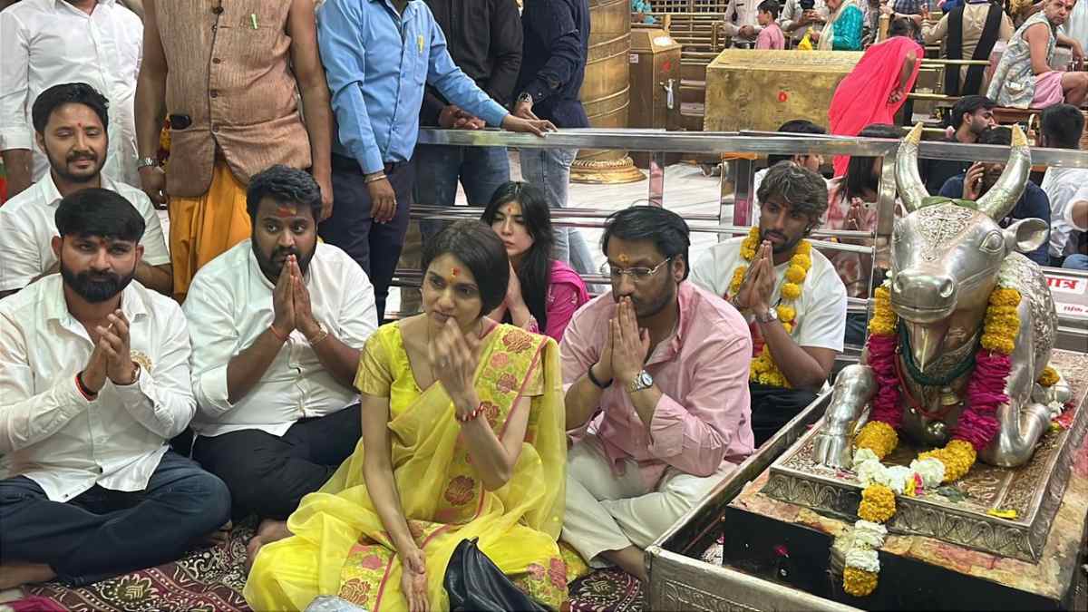 बाबा महाकाल के दर पर क्रिकेटर तिलक वर्मा, वर्ल्ड कप में जीत की मांगी थी मन्नत, दिवंगत डिप्टी CM अजीत पवार के बेटे ने भी लिया भगवान का आशीर्वाद