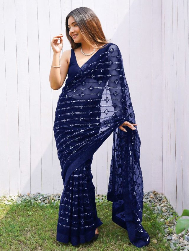 ऑफिस इवेंट के लिए चुनें लाइटवेट सीक्वेंस साड़ियां, देखें डिजाइंस