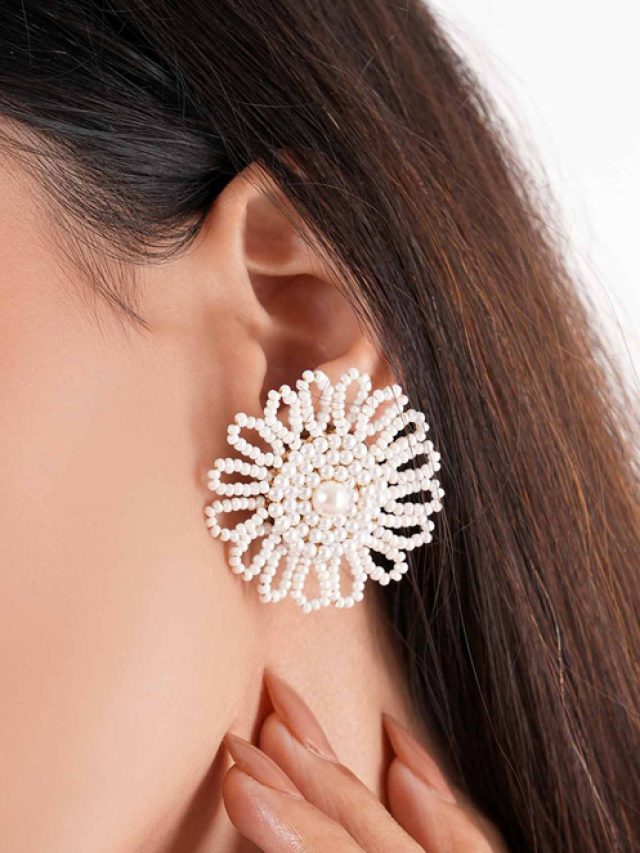 एलिगेंट और क्लासिक लुक के लिए बेस्ट हैं ये पर्ल ज्वेलरी