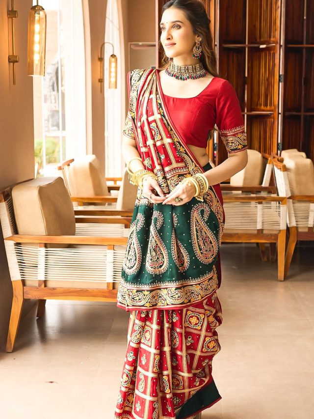 नवरात्रि के दिनों में शामिल करें ये लेटेस्ट घरचोला साड़ी, दिखेंगी खूबसूरत