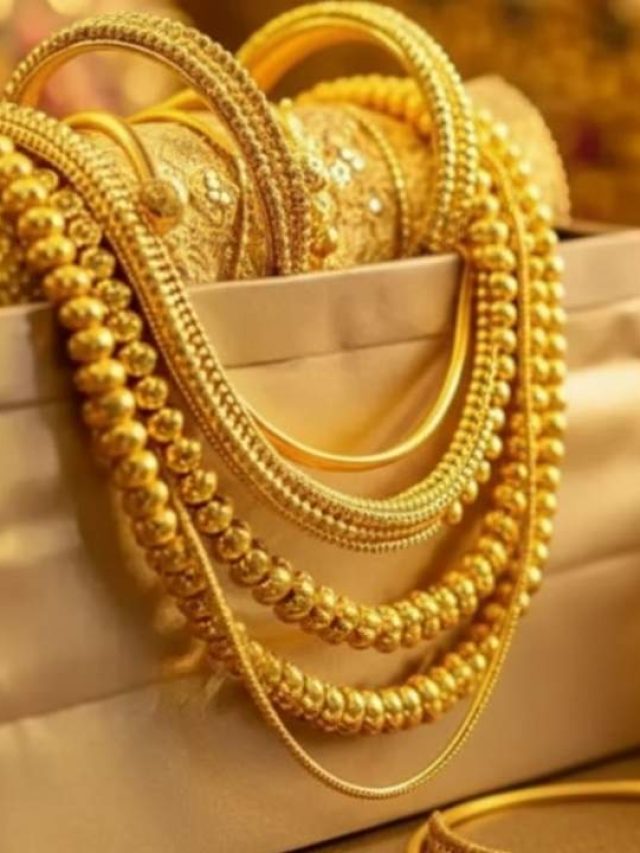 सोने-चांदी की कीमतों में गिरावट, चांदी 2300 रुपये फिसली, सोना भी सस्ता…