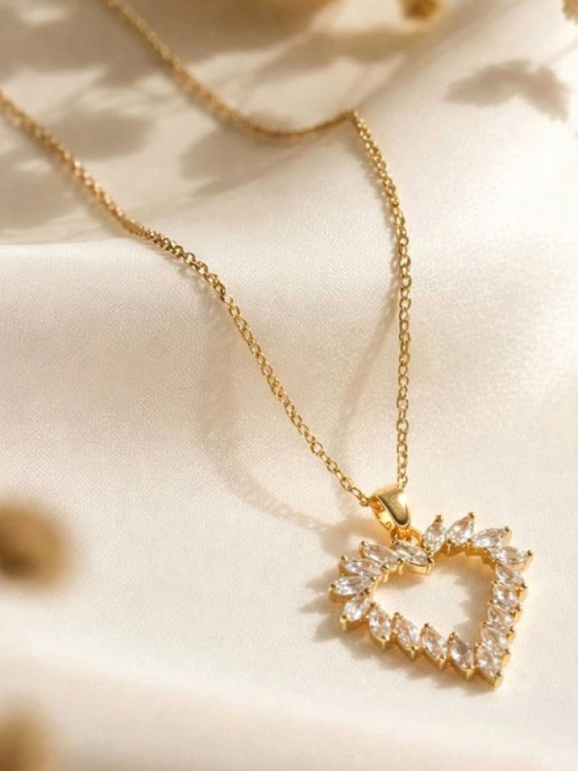 1 ग्राम से भी कम सोने में बन जाएंगे ये गोल्ड पेंडेंट, डेली वियर के लिए बेस्ट