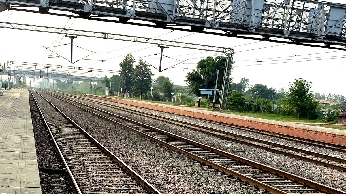 खगड़िया में रेलवे ट्रैक पर युवक का क्षत-विक्षत शव मिलने से इलाके में सनसनी, मां ने पड़ोसियों पर लगाया हत्या का आरोप