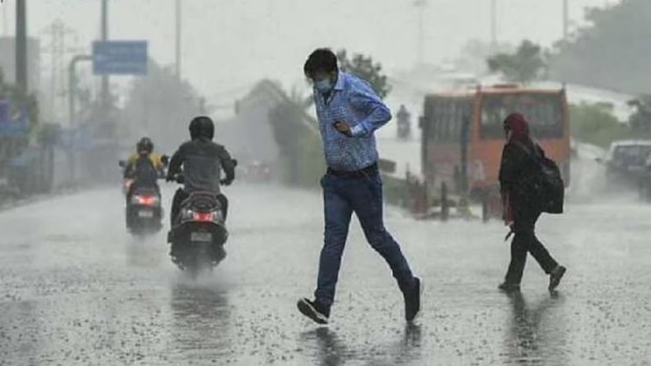 Rain in Delhi-NCR: राजधानी में बदला मौसम का मिजाज, कई हिस्सों में बारिश; 14 राज्यों में अलर्ट जारी
