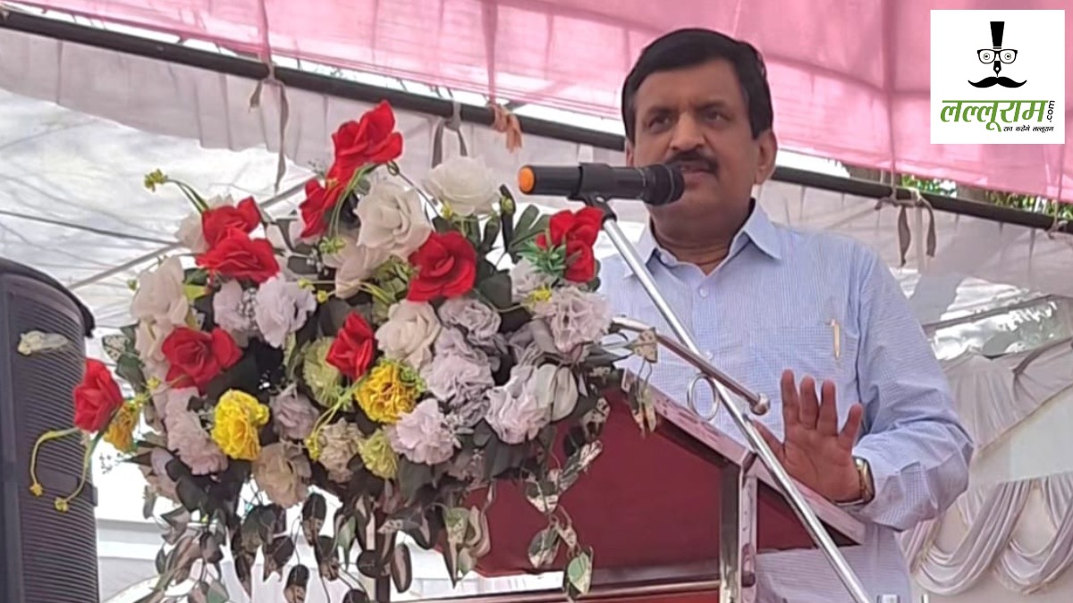 महिलाएं अपने अधिकारों के प्रति जागरूक रहें : डॉ. दिनेश मिश्र