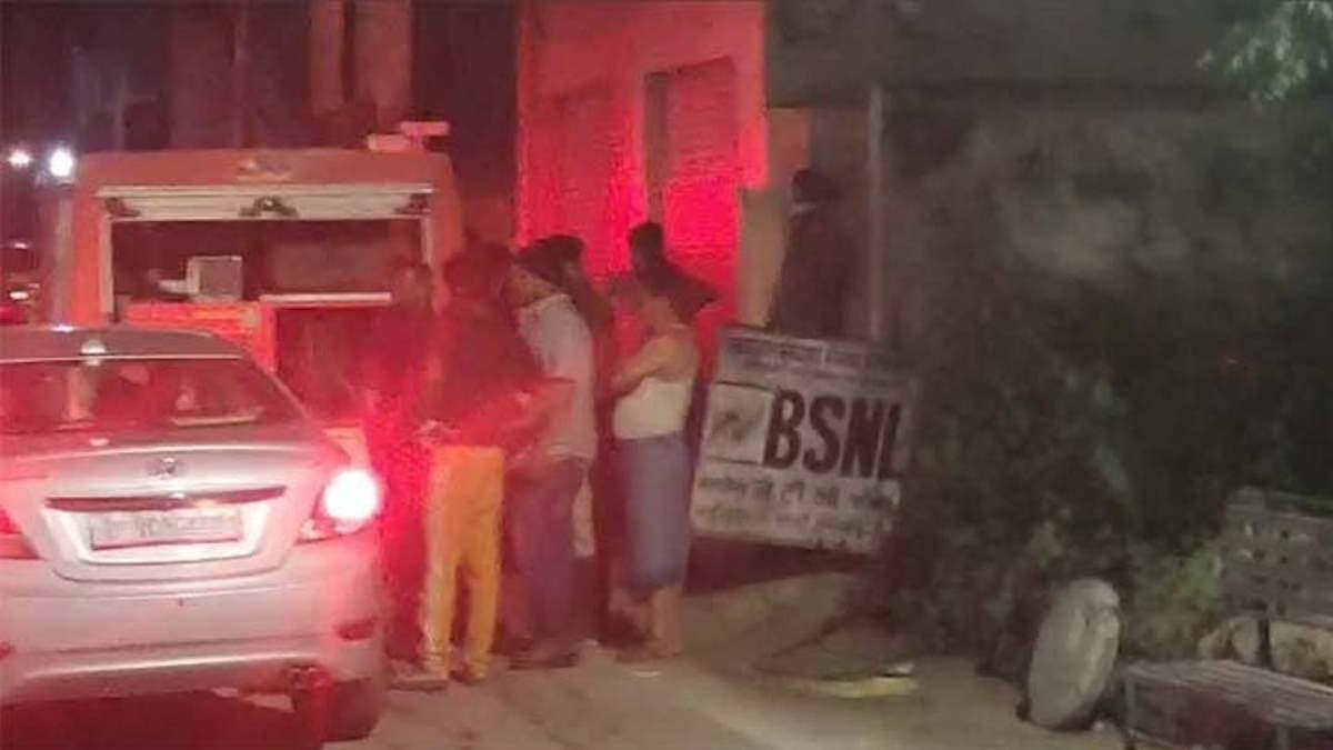 पुलिस अफसर पर अज्ञात लोगों ने की फायरिंग, हालत नाजुक