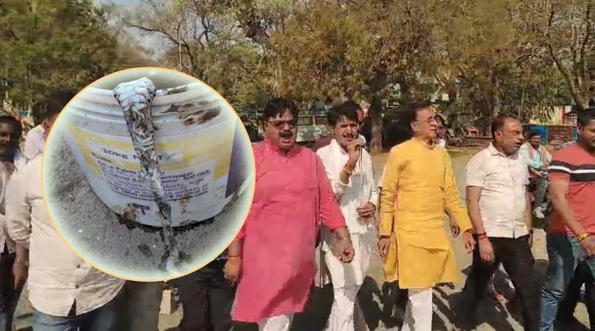 पाइपलाइन में सांप निकलने के बाद गरमाया मामला: कांग्रेस ने किया प्रदर्शन, सौंपा ज्ञापन