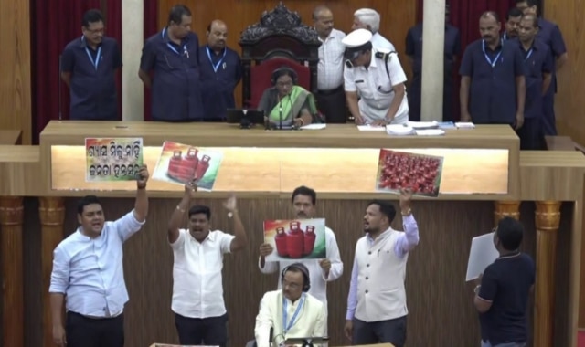 एलपीजी गैस संकट पर ओडिशा विधानसभा में हंगामा, विपक्ष के विरोध के बीच कार्यवाही स्थगित