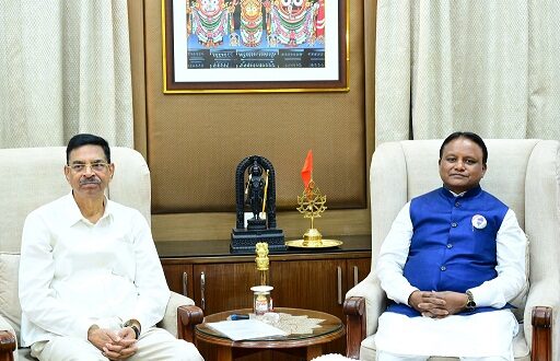 ओडिशा विकास पर CM माझी-गवर्नर की अहम बैठक, VC नियुक्तियों में देरी पर भी चर्चा