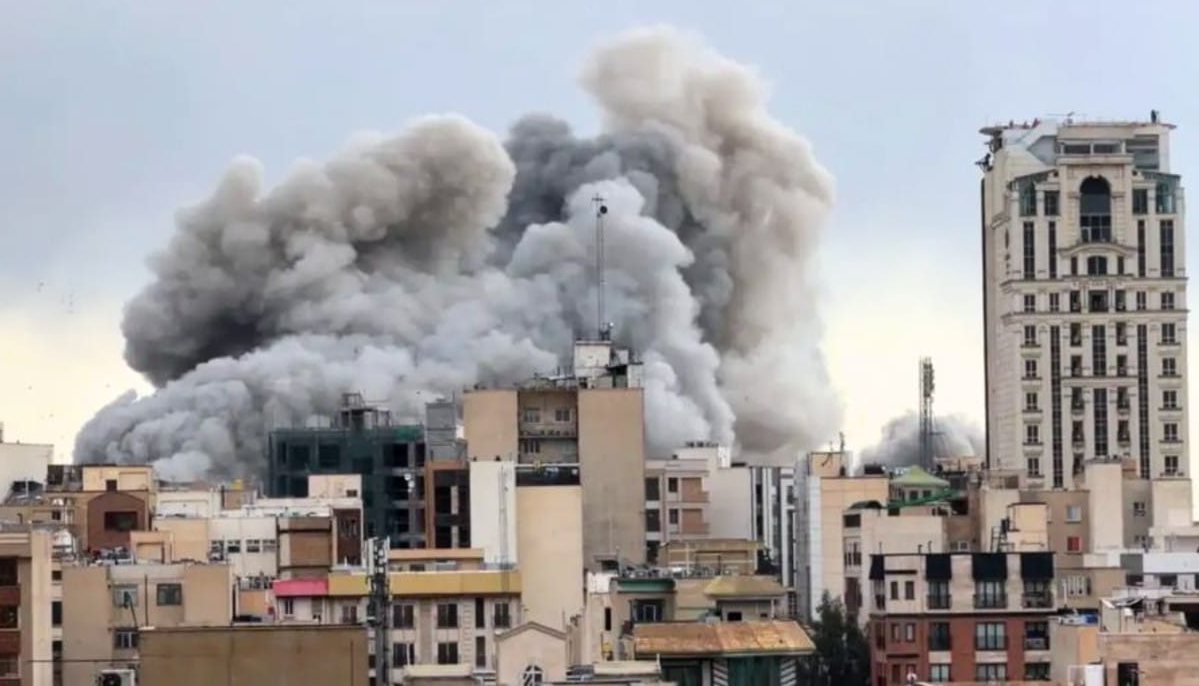 ईरान के ‘क्राउन ज्वेल’ पर US का हवाई हमला, ट्रंप का दावा- ईरान के सैन्य ठिकाने नष्ट