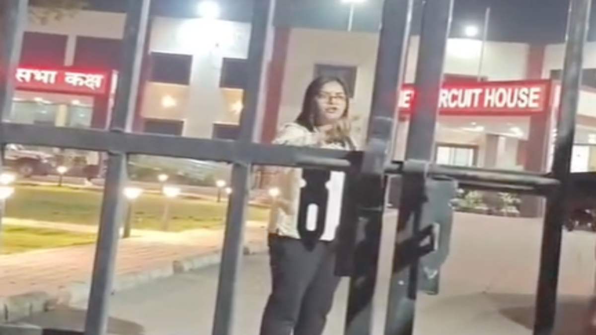 सीएम दौरे के दौरान सर्किट हाउस में हंगामा : अंदर जाने से रोकने पर भाजपा नेत्री की पुलिस से तीखी बहस, कहा – प्रोटोकॉल नहीं जानते?…देखें VIDEO