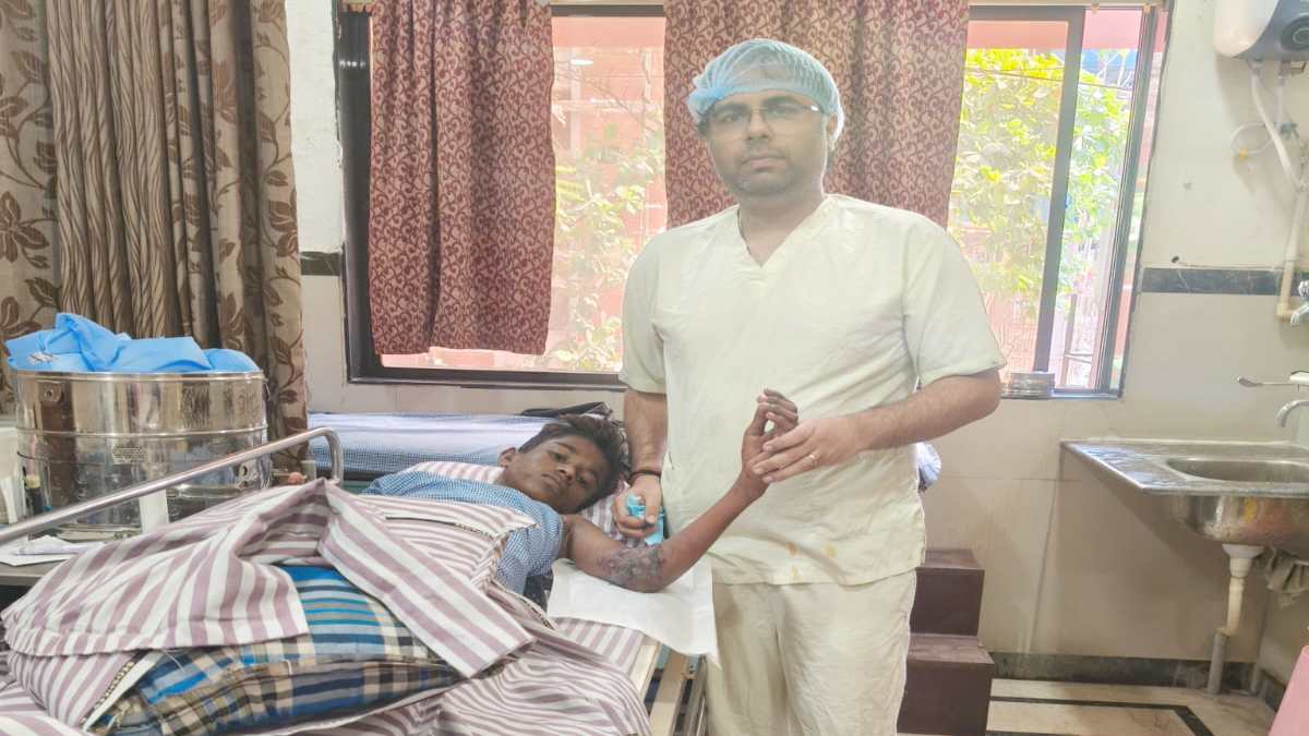 आरा मशीन में आया युवक का हाथ, ‘फ्लो- थ्रू वीनस फ्लैप सर्जरी’ से कटने से बचा हाथ