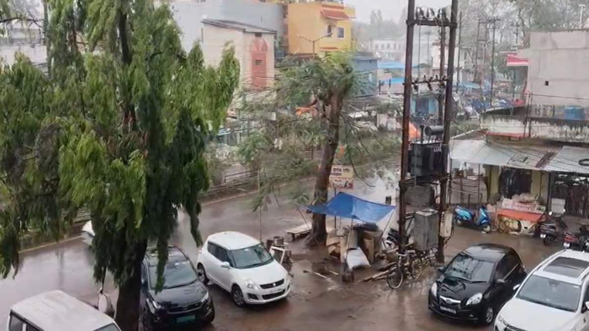 बस्तर और बिलासपुर में तेज आंधी के साथ हुई बारिश, तापमान में आई गिरावट, गर्मी से मिली राहत