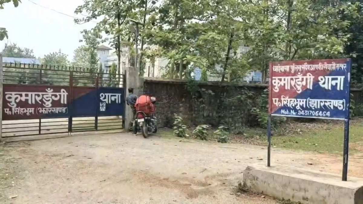 झारखंड में नया घर बनाने को लेकर पिता को पीट-पीट कर मार डाला, बेटा सौतेली मां को भी किया जख्मी कर फरार