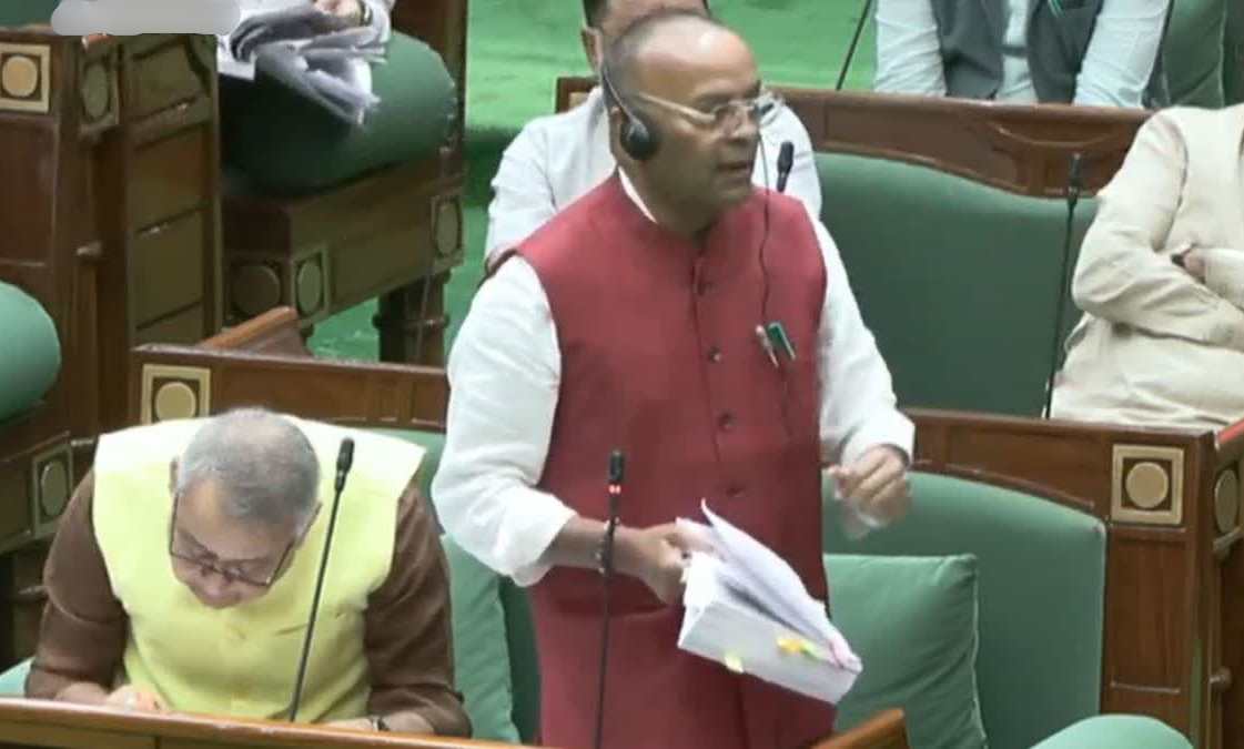 बाहरी व्यक्तियों को कुलपति बनाए जाने पर विधानसभा में उठा सवाल, अजय चंद्राकर बोले – छत्तीसगढ़ में मेधा नहीं हैं क्या?