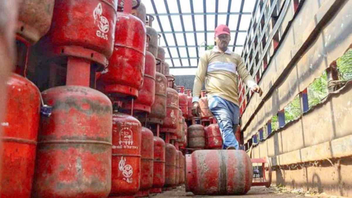 घरेलू LPG का दुरुपयोग रोकने सरकार सख्त : अब तक 1013 सिलेंडर जब्त, खाद्य सचिव ने कंपनियों को लंबित एलपीजी बुकिंग को शीघ्र पूरा करने के दिए निर्देश