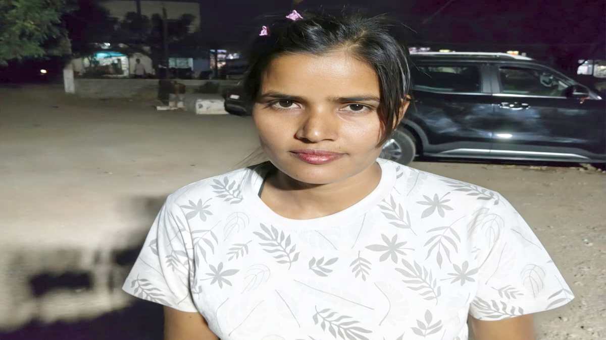 Crime News : बर्थडे के बहाने प्रेमी जोड़े को संबंध बनाने घर में दिया रूम, आपत्तिजनक स्थिति में वीडियो बनाकर किया ब्लेकमैल, षड्यंत्रकारी महिला गिरफ्तार