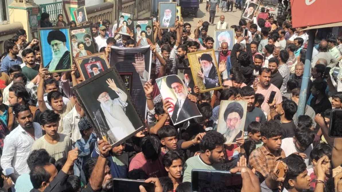 जौनपुर में शिया समुदाय ने US-इजरायल के खिलाफ की नारेबाजी, खामेनेई की मौत पर UP में आक्रोश