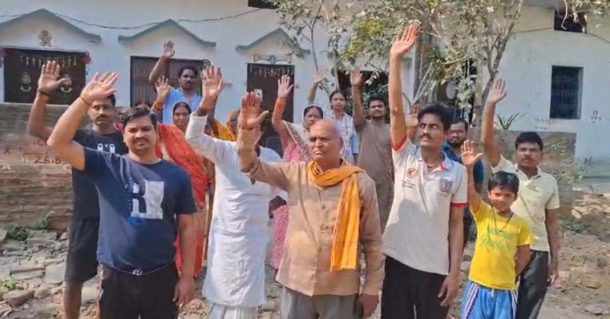 मांग पूरी नहीं हुई तो… रेलवे लाइन विस्तार परियोजना के विरोध में ग्रामीण, PM मोदी और CM योगी से अपील करते हुए दे डाली चेतावनी