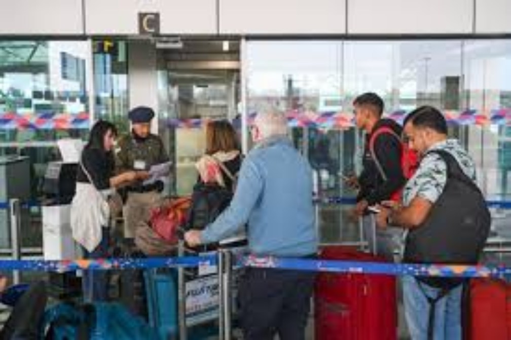 हवाई क्षेत्र बंद होने के कारण आज भारत की 444 इंटरनेशनल फ्लाइट्स रद्द, लाखों यात्री परेशान