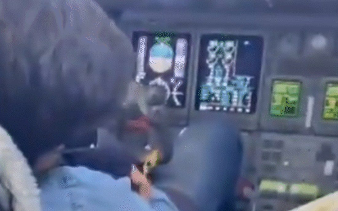 अजित पवार के बेटे ने शेयर किया वीडियो; प्लेन कंपनी मालिक मेन पायलट सीट पर सोते दिखे, कर डाली बड़ी डिमांड