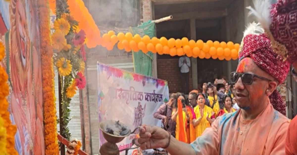 गोरखपुर में भगवान नरसिंह की शोभायात्रा, सीएम योगी हुए शामिल, RSS को बताया दुनिया का सबसे बड़ा कल्चरल ऑर्गेनाइजेशन